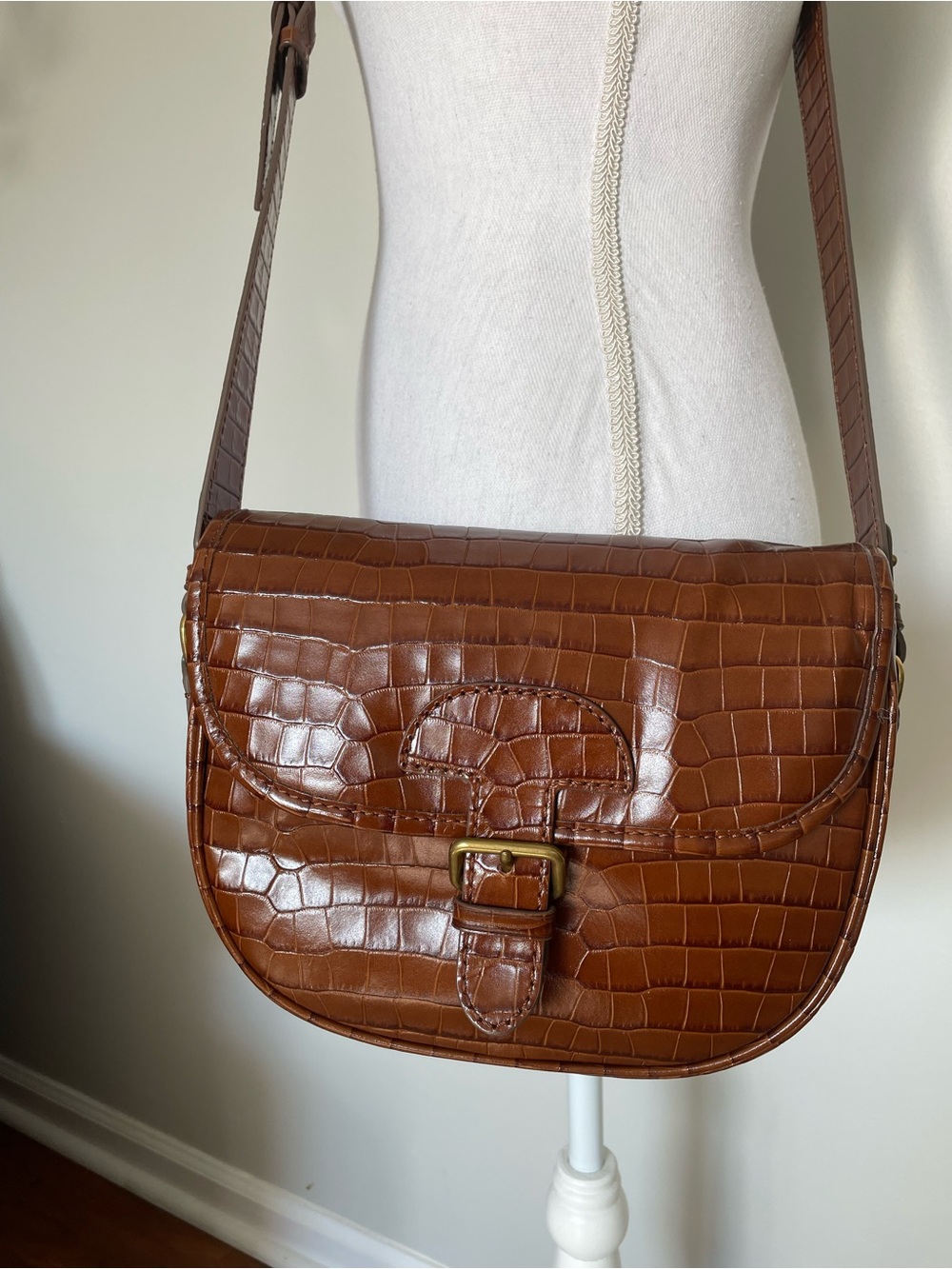 J.Crew Classic Large Saddle Bag in Croc-Embossed Leather – Brown / Hazelnut